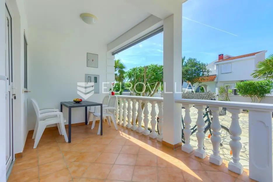 vir, atraktivna apartmanska kuća s 4 stambene jedinice udaljene 150 m od plaže - slika 48