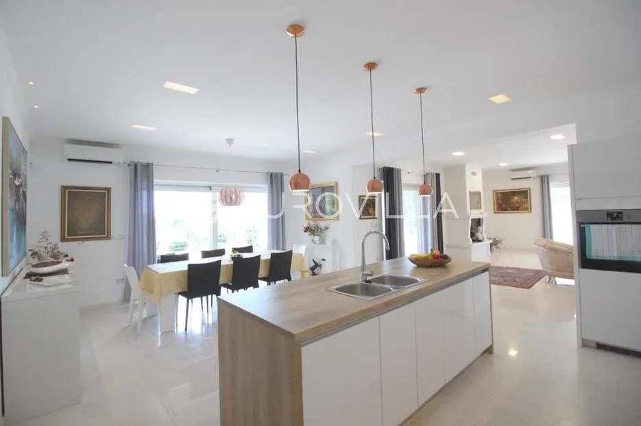 istra, kanfanar, prekrasna kuća 450 m² na velikom imanju od 1900 m² - slika 10