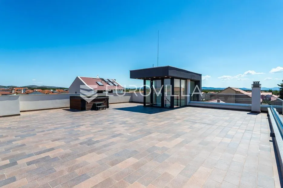 vodice, prostran penthouse s krovnom terasom, 168,79 m² - slika 20