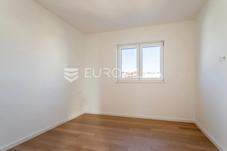 vodice, novogradnja, penthouse s krovnom terasom i pogledom na more, 137,93 m² - slika 6
