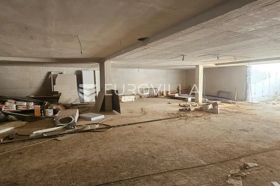 trogir, seget komforan stan 95,70 m² na prizemlju novogradnje s garažom i liftom - slika 4