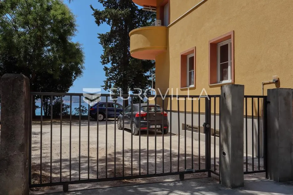 Zadar, Centar, Kolovare prekrasan stan prvi red do mora s garažom i parking mjestom 135 m²