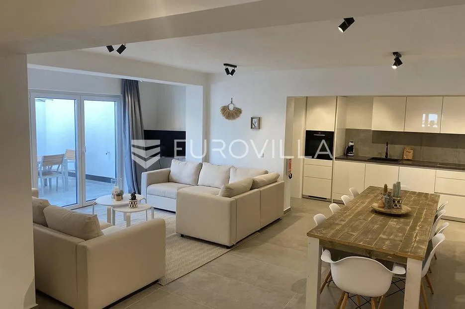 istra, premantura, kuća sa 3 luksuzna apartmana i pogledom na more, nkp 315 m2 - slika 2