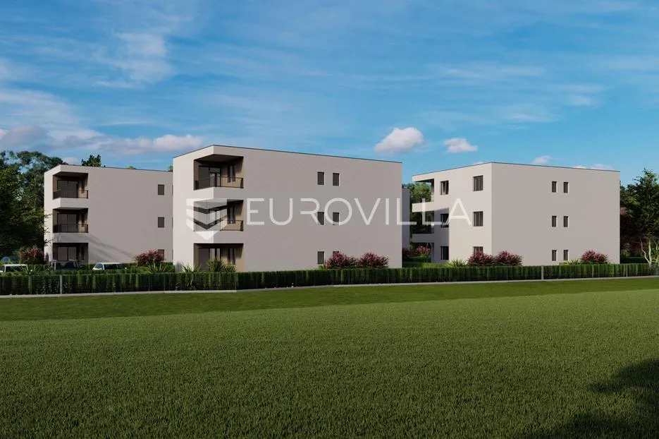 šibenik, stan u prizemlju s terasom, vrtom i parkingom, 66,83 m² - slika 4