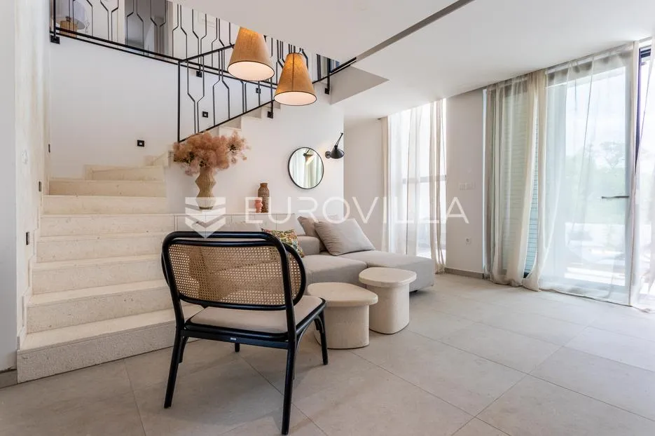 šibenik, luksuzno uređena vila s bazenom - slika 9