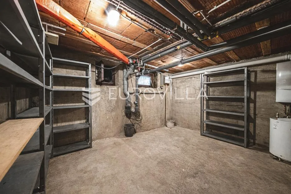 zagreb, lučko, obiteljska kuća s dva stana na parceli površine 1848 m² - slika 19