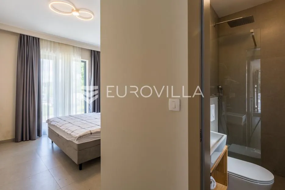 istra, rovinj, vila moderne arhitekture na 300 metara od mora - slika 8