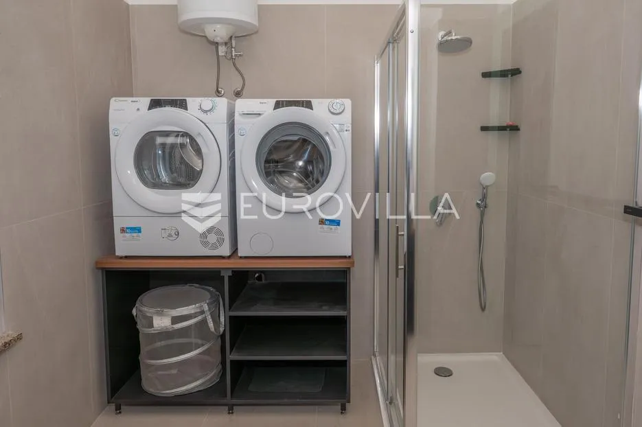 rijeka, centar, prostrani dvosoban stan 84 m², balkon - slika 7