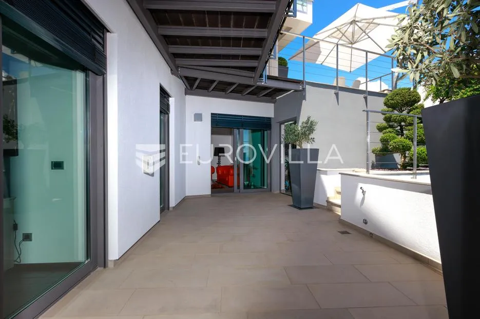 opatija, oprić, ekskluzivna vila 375 m² s panormaskim pogledom, bazenom i saunom - slika 41