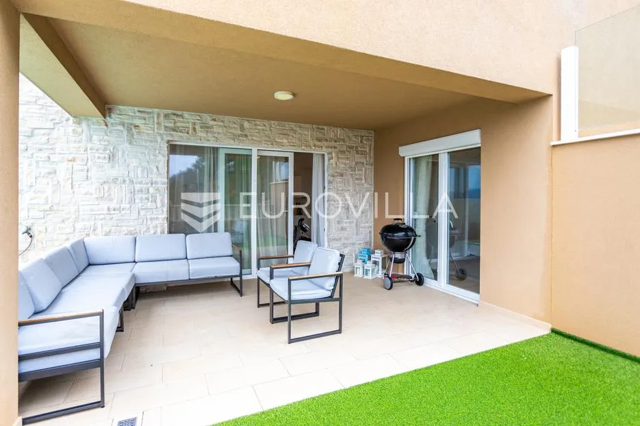 betina, prekrasan trosoban stan s bazenom i pogledom na more, 112,75 m² - slika 23