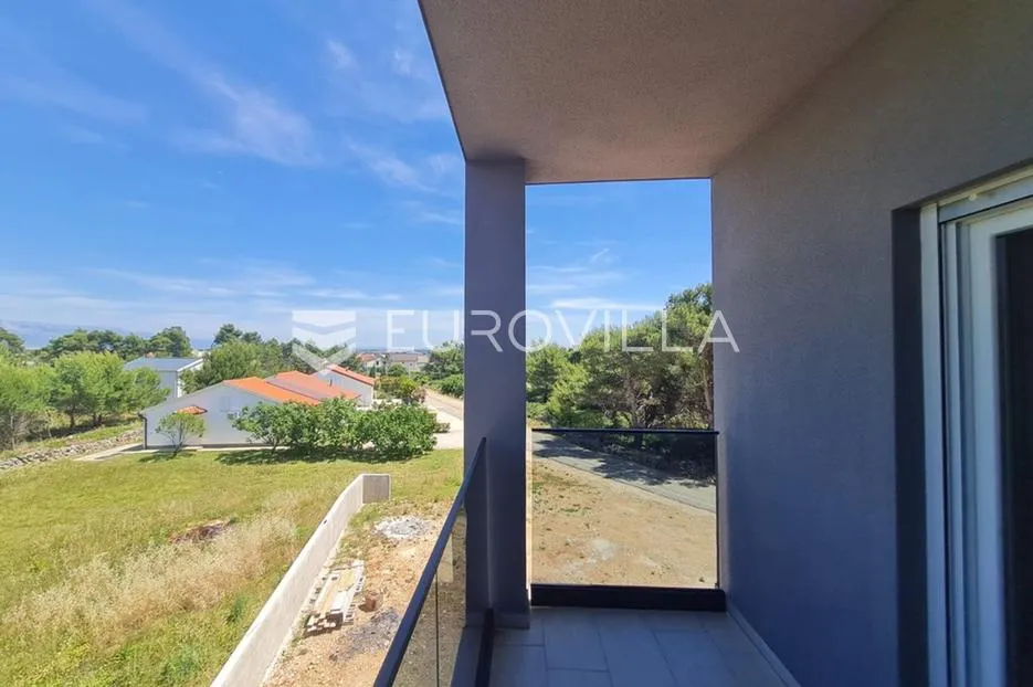 vir, komforan trosoban apartman u centru otoka s pogledom na more i krovnom terasom - slika 37