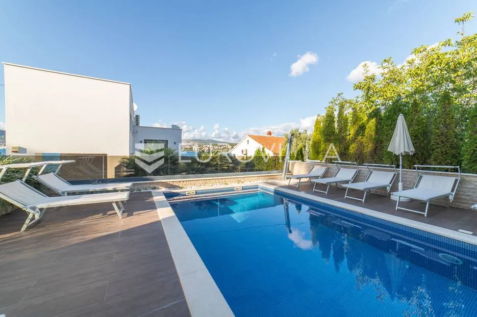 trogir, prekrasna luksuzna vila nadomak mora - slika 29