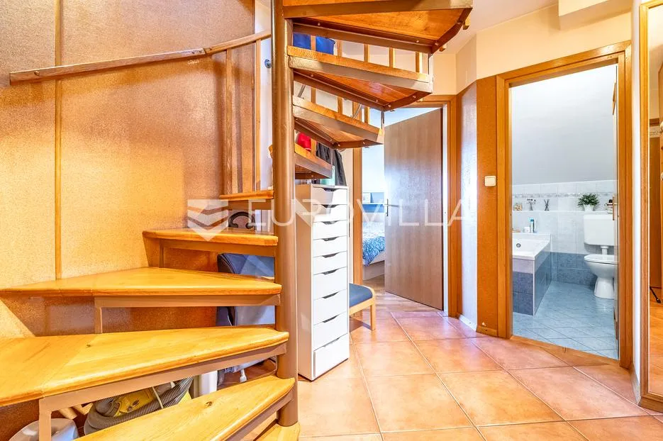 zaprešić, prekrasan dvoetažan četverosoban stan 88 m² - slika 4