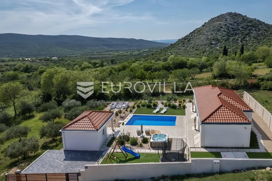 benkovac, radašinovci, prekrasna vila s bazenom u mirnom okruženju - slika 28