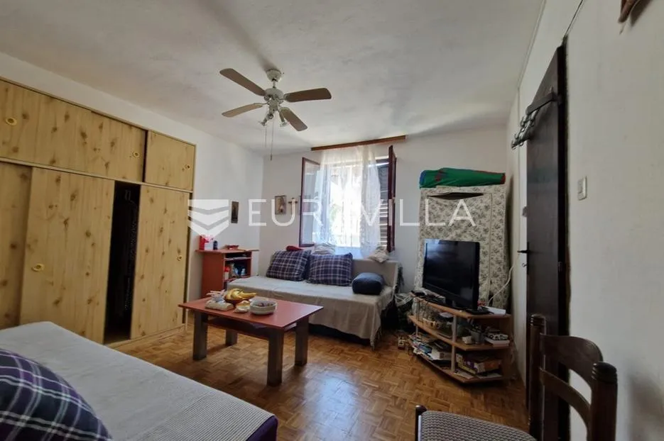 vir, apartmanska kuća s 3 jedinice, velikom okućnicom i potencijalom za bazen blizu centra - slika 15