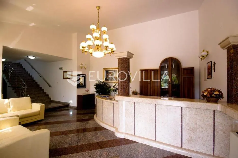 Istra, Krnica, hotel s uhodanim poslovanjem 100 metara od plaže, INVESTCIJIA - Krnica, Marčana
