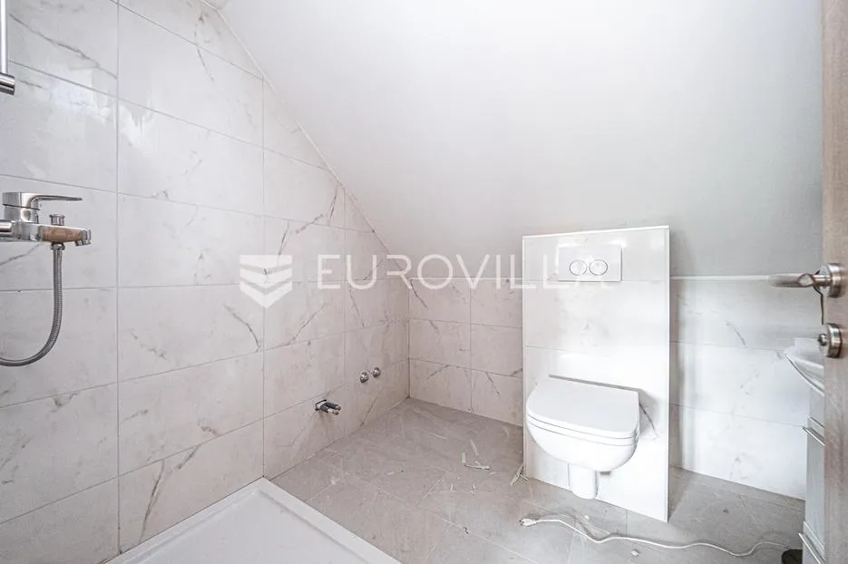 samobor, grdanjci, prostrana kuća 180 m² na zemljištu površine 2127 m² - slika 21