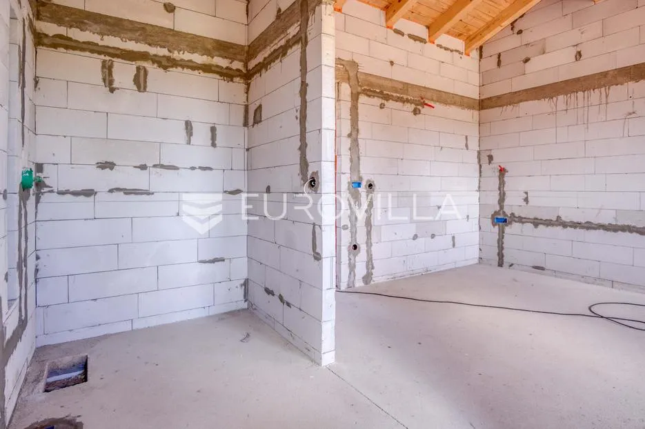 istra, okolica bala, kamena dizajnerska kuća 176 m² s bazenom - slika 25
