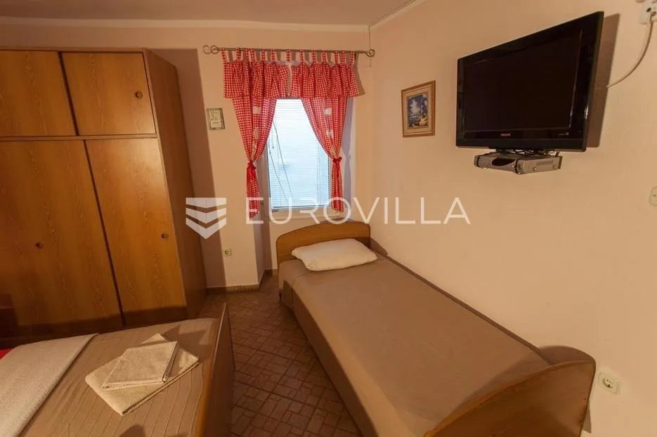 cres, kuća s restoranom, apartmanima i privatnim parkingom, 200 m od mora, jedinstvena prilika - slika 15