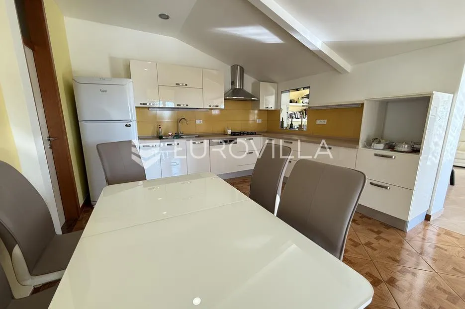 istra, muntić, osunčana samostojeća kuća 103 m² na mirnoj lokaciji s lijepom okućnicom - slika 11