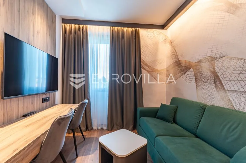 varaždin, centar useljiv dvosobni stan 30 m² s uključenim režijama - slika 3