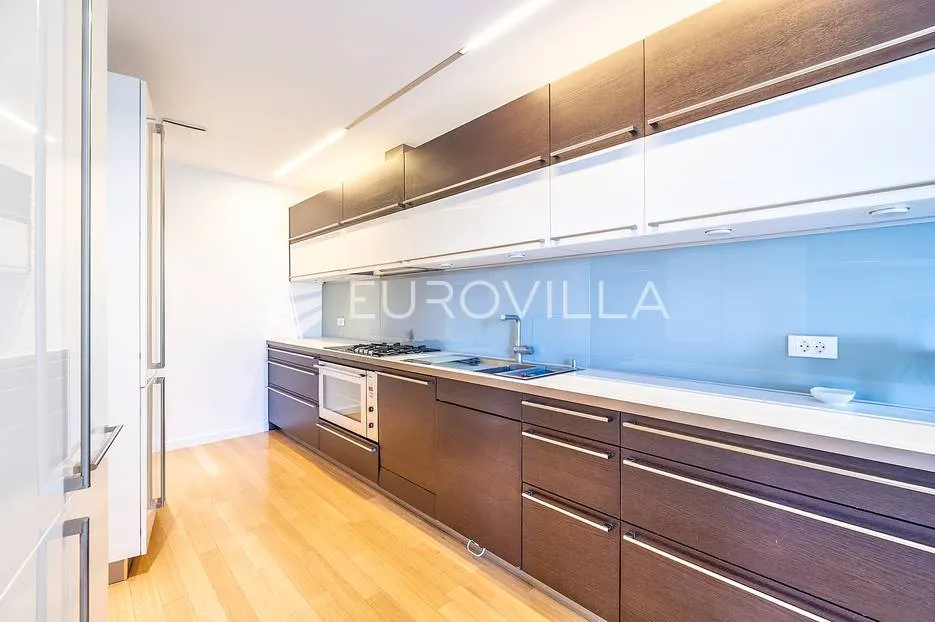 cmrok, prekrasan trosoban stan 110 m² - slika 9