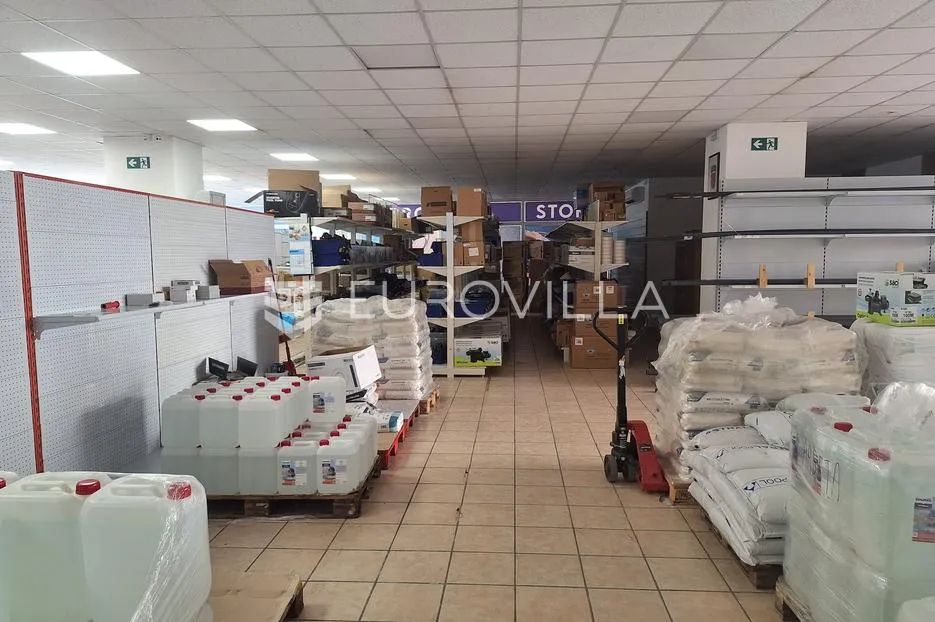 istra, pula, poslovni prostor 531,81 m² s parkingom na frekventnoj lokacij - slika 3