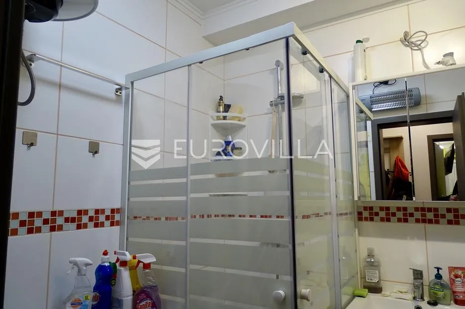 krk, baška, dvosoban stan 80 m² u prizemlju s vrtom 250 m² i manjim bazenom - slika 2