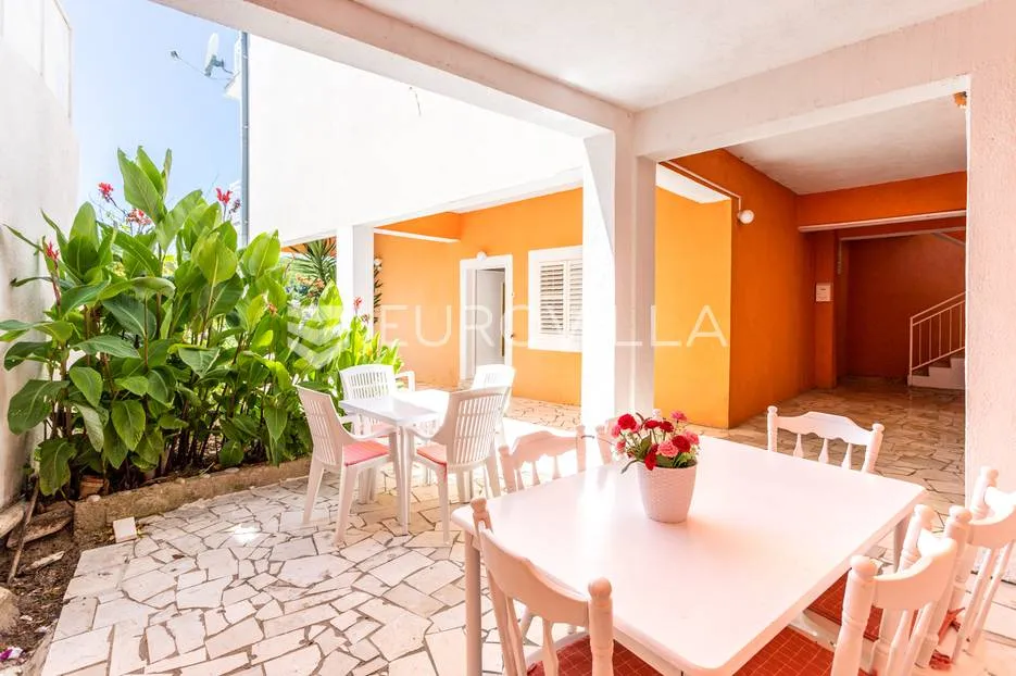 drvenik, makarska rivijera, više apartmanska kuća prvi red do mora - slika 27