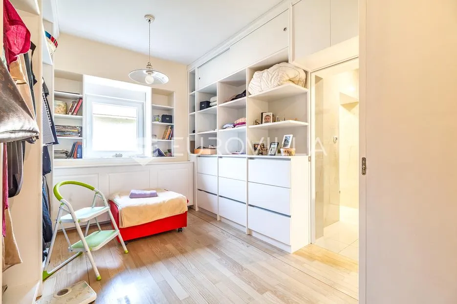 zagreb, bukovac, prekrasna obiteljska samostojeća kuća 380 m², garaža, okućnica - slika 5