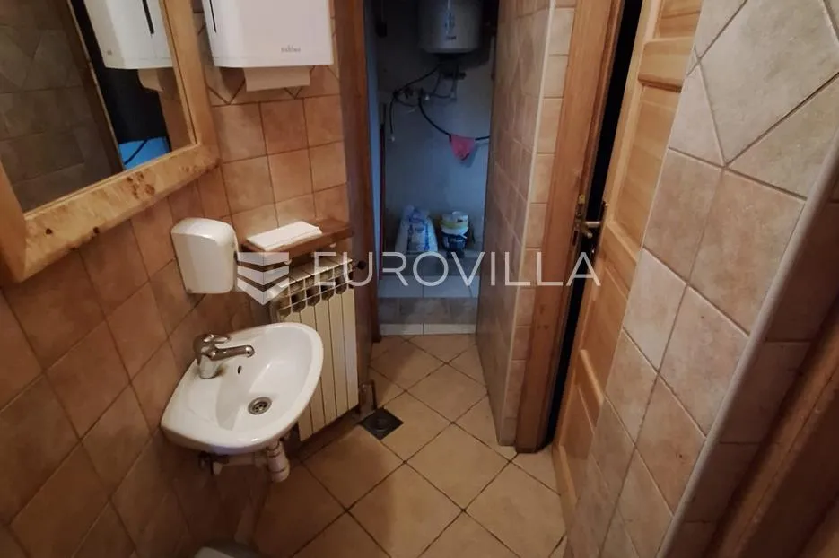 karlovac, poslovni prostor, restoran 300 m², odlična lokacija, sav inventar - slika 21