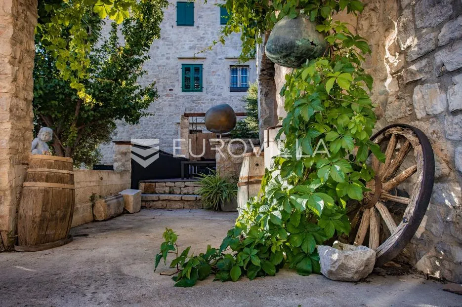 šibenik, stara gradska jezgra, povijesna palača iz 12. stoljeća - slika 51