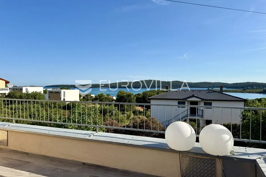 medulin, kuća s bazenom, dvije krovne terase i panoramskim pogledom na more - slika 21