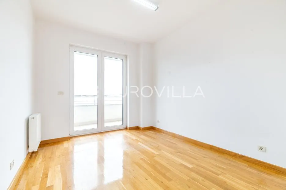 zagreb, gajnice, poslovna zgrada novije gradnje s tri stana, vrtom, ostavom i garažom, 453 m² - slika 6