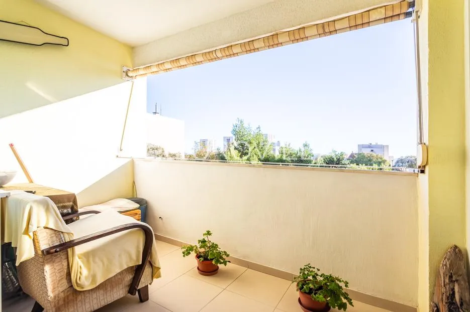 split, gripe komforan dvosoban stan 64 m² s pogledom - slika 8