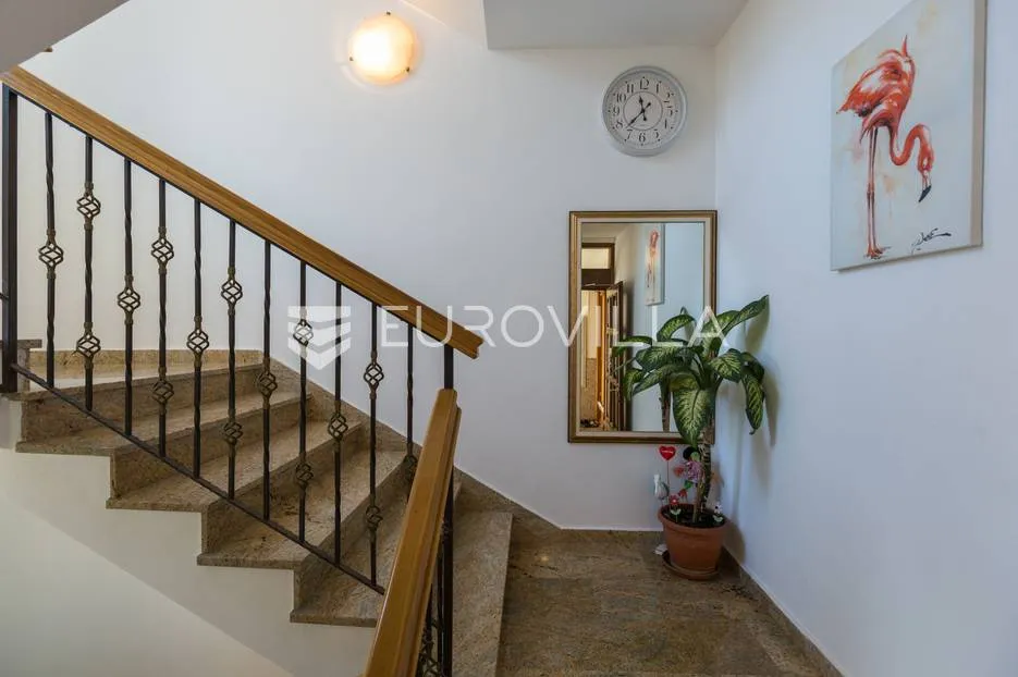 istra, rovinj, apartmanska kuća, 13 stanova, uhodani biznis, odlična prilika - slika 11