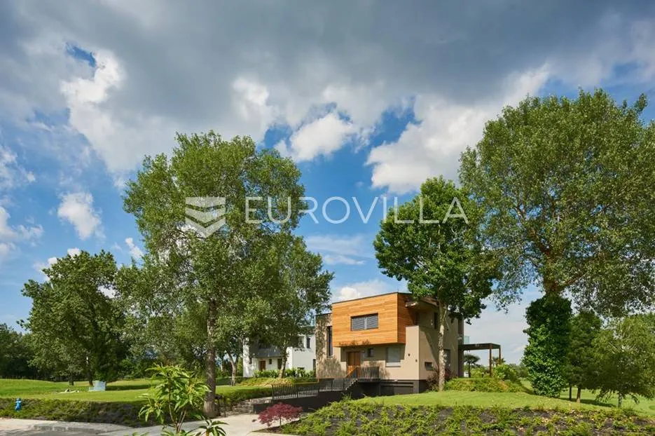 golf tereni luksuzna obiteljska vila s bazenom - slika 8