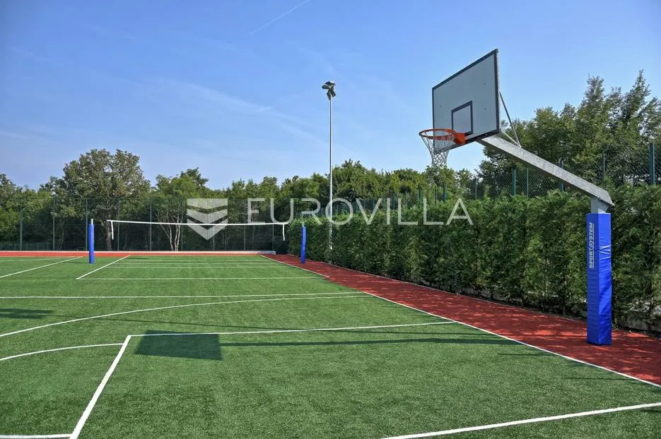 istra, kanfanar, kamena vila s bazenom i sportskim terenima - slika 32