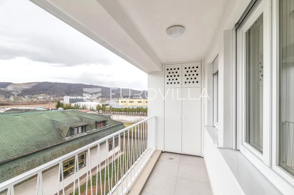 zaprešić, prekrasan trosoban stan 61 m², parking, namješten - slika 8