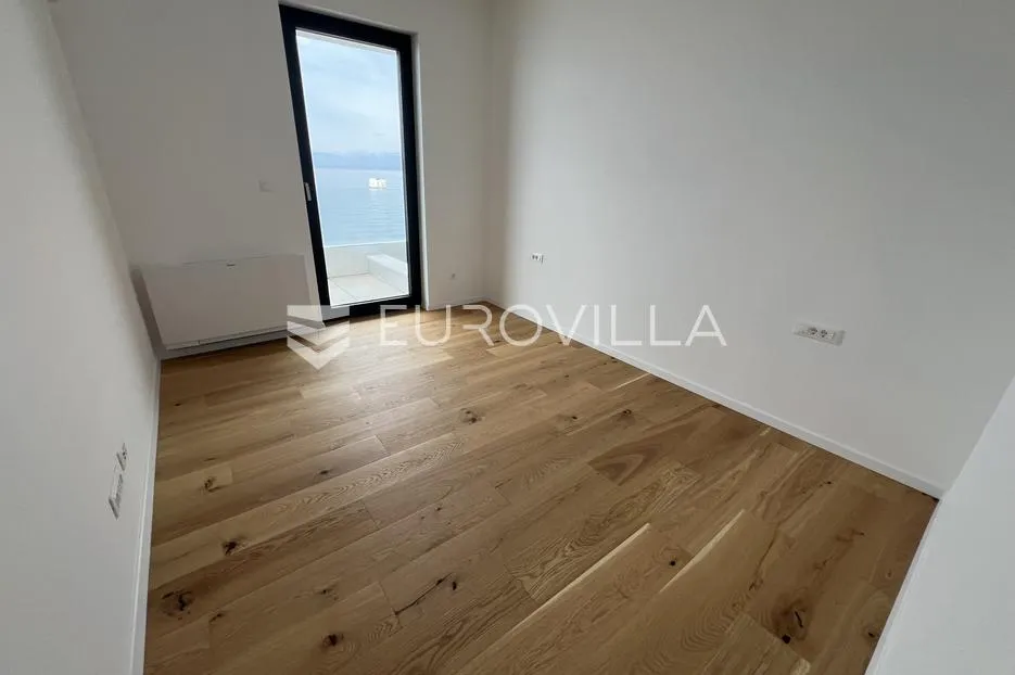 rijeka, pećine, novogradnja, luksuzan trosoban stan 105,96 m² prvi red do mora - slika 7