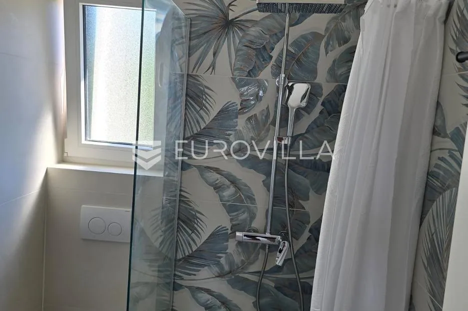 jadranovo, luksuzna dvojna kuća s bazenom 197 m² - slika 12