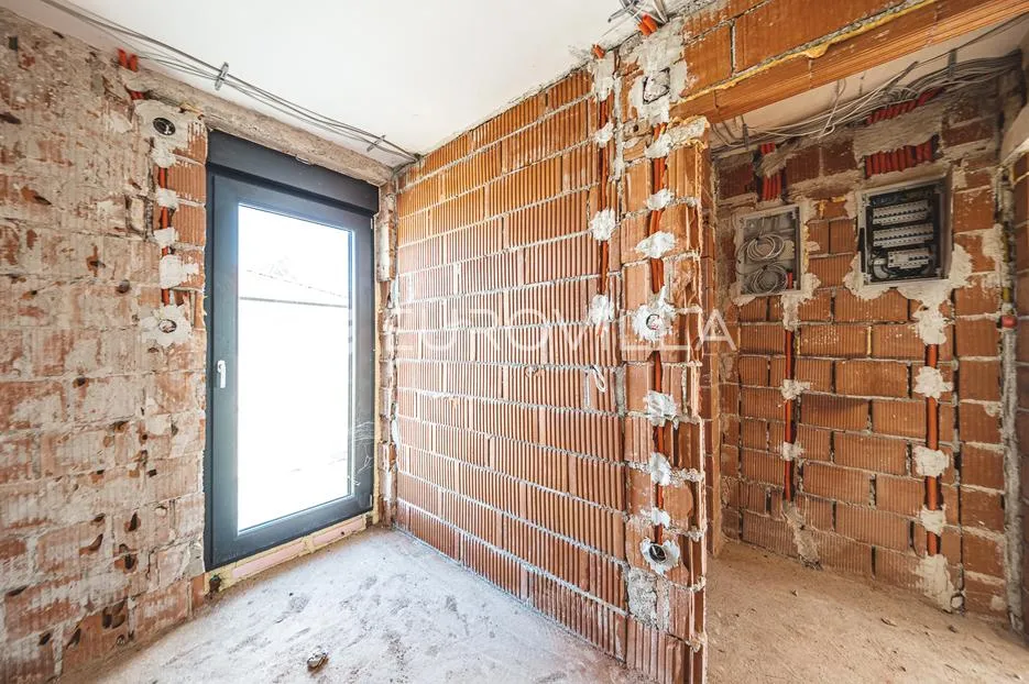 zagreb, gornji bukovac, rohbau zgrada s dva stana 400 m2 s 434 m2 okućnice, građevinska dozvola - slika 8