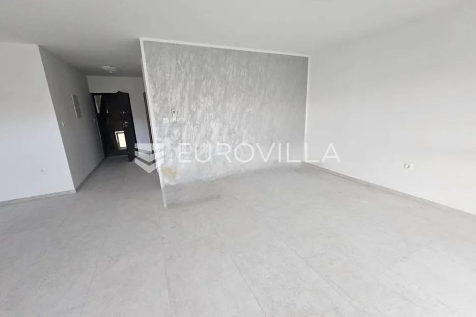 rijeka, srdoči, novogradnja, jednosoban stan s dnevnim boravkom 55 m2 i krovnom terasom, parking - slika 4