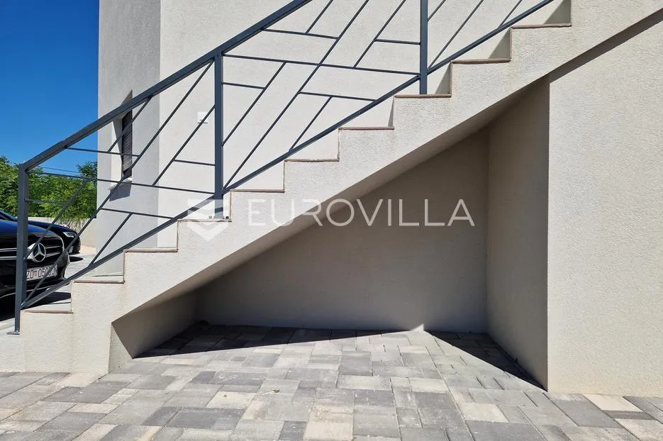 vir, moderan apartman s dvije spavaće sobe, terasom, vrtom i 2 parkirna mjesta, centar - slika 48