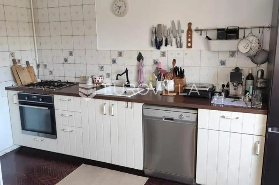zagreb, brozova, prostran trosoban stan, 80 m², balkon i parkirno mjesto - slika 3
