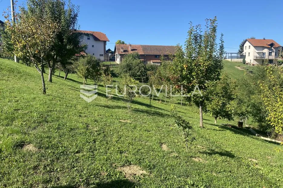 beretinec, zemljište okruženo zelenilom površine 1245 m² - slika 9