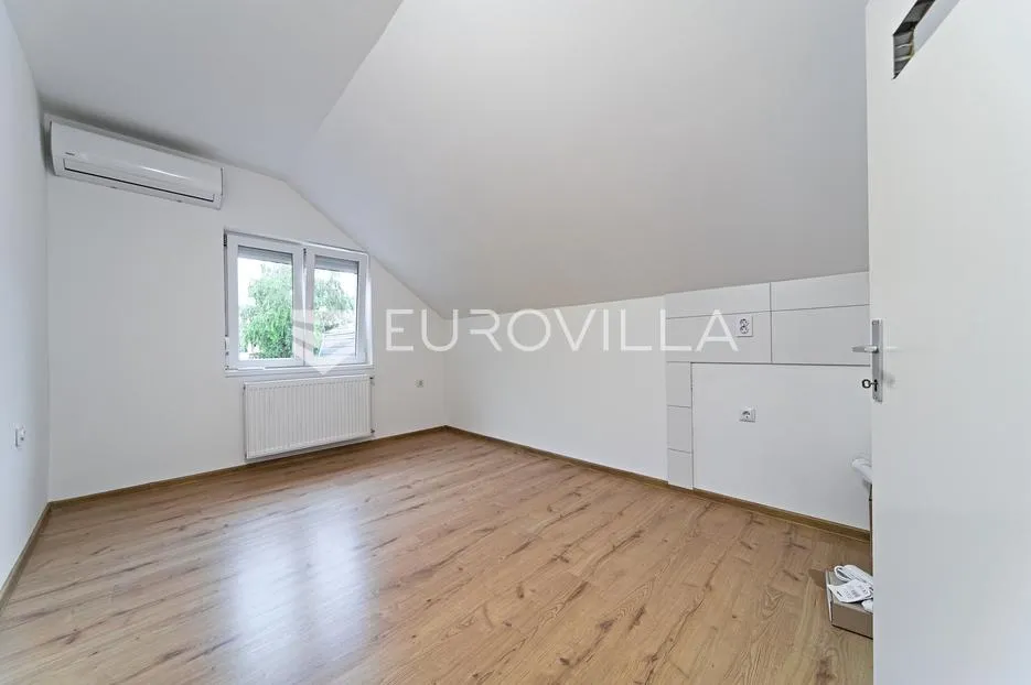 osijek, gornji grad, potuno renovirani dvoetažni stan površine 70 m² - slika 13