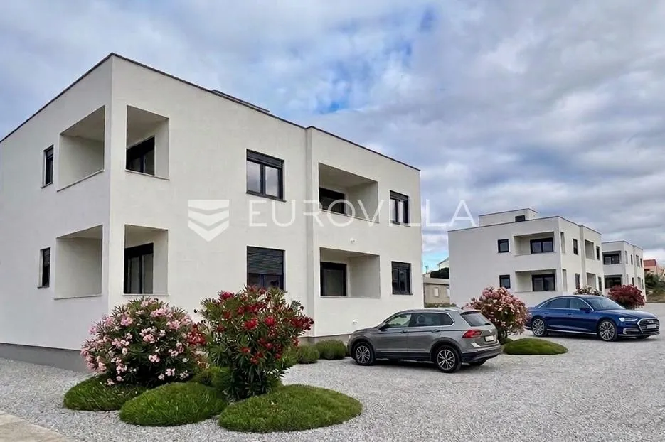 zadar, vrsi, dvosoban stan s krovnom terasom, novogradnja - slika 2