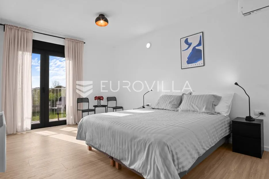 istra, poreč, dvojna kuća 168 m² s 4 spavaće sobe i 3 parkirna mjesta - slika 19
