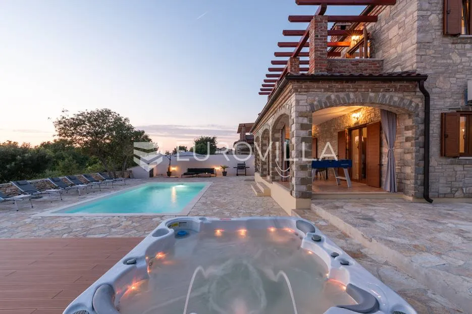 istra, svetvinčenat, prekrasna kamena katnica s bazenom 32 m² i jacuzzijem, 155 m² - slika 2